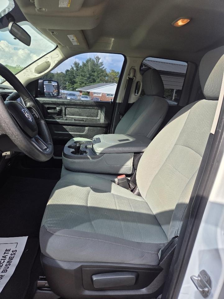 RAM 1500 Tradesman Quad Cab 4WD 2015
