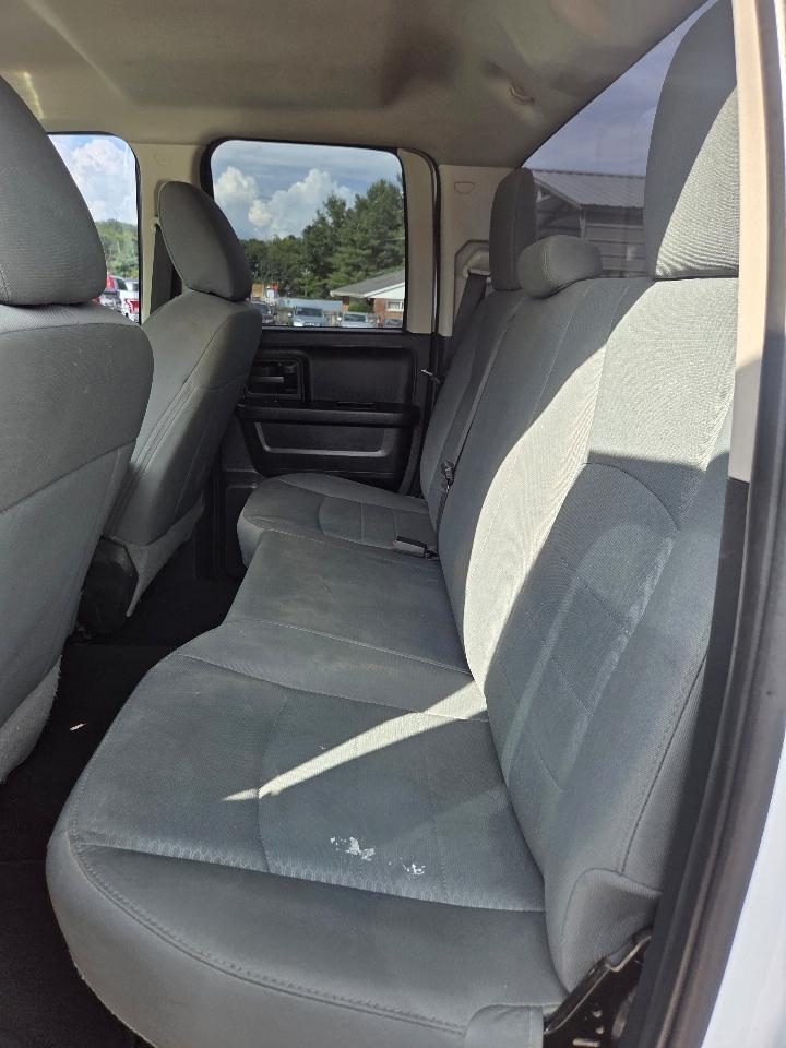 RAM 1500 Tradesman Quad Cab 4WD 2015