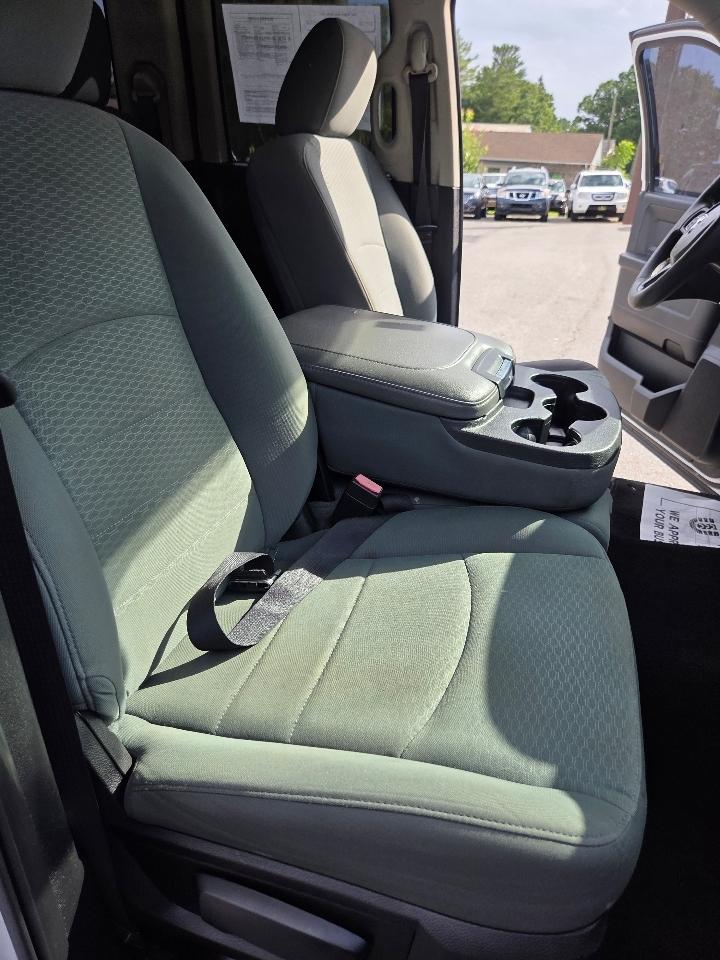 RAM 1500 Tradesman Quad Cab 4WD 2015