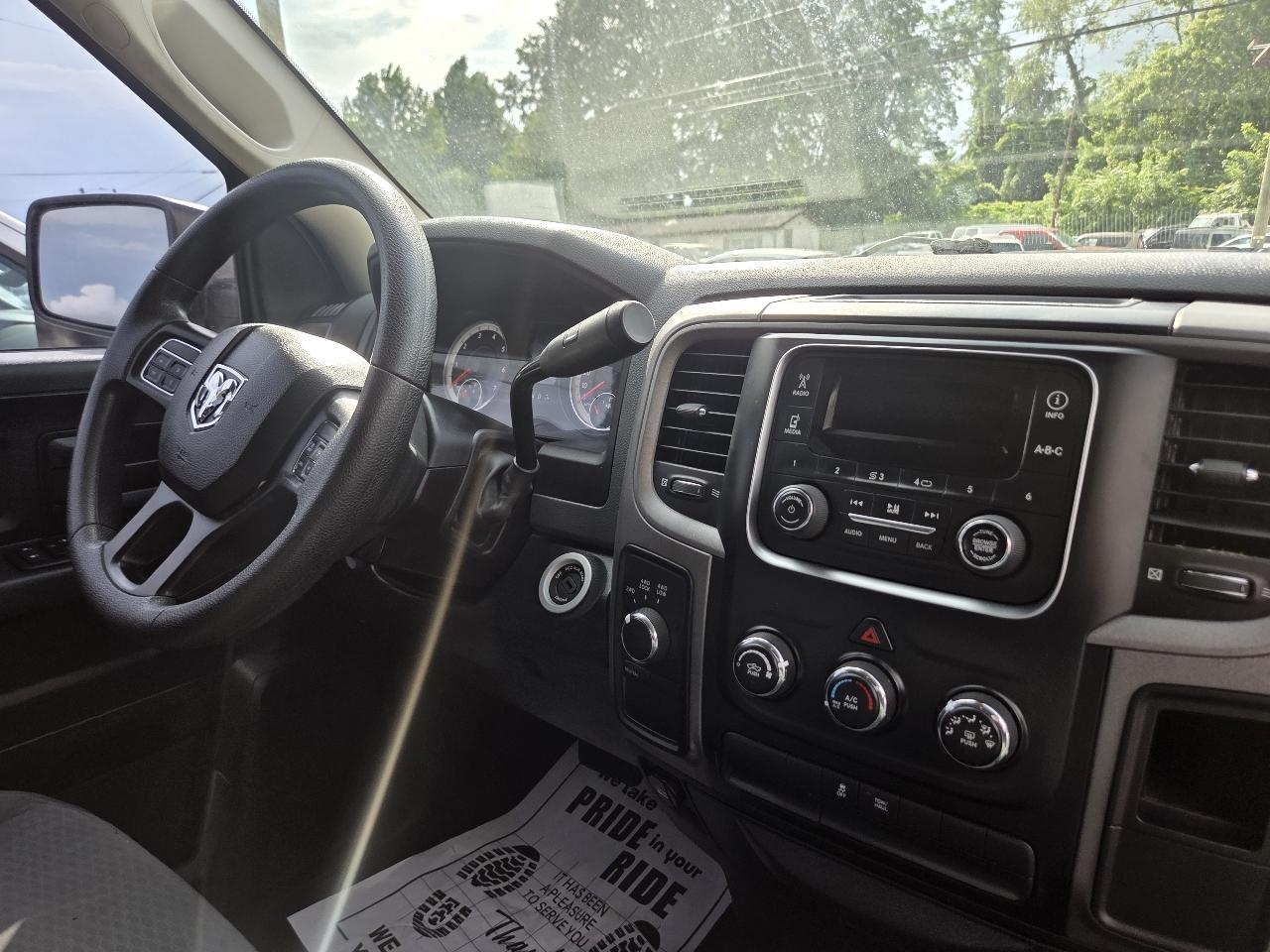 RAM 1500 Tradesman Quad Cab 4WD 2015