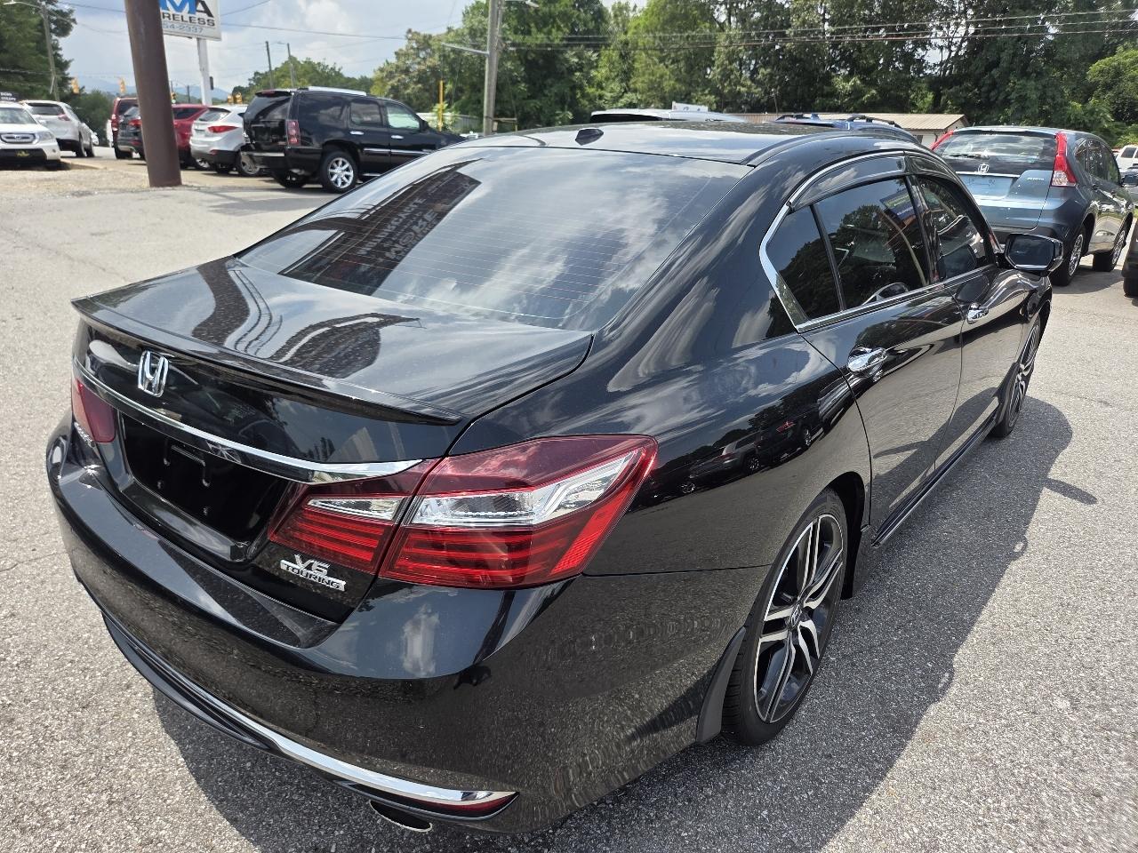 Honda Accord Touring V6 Sedan 6-Spd AT 2017