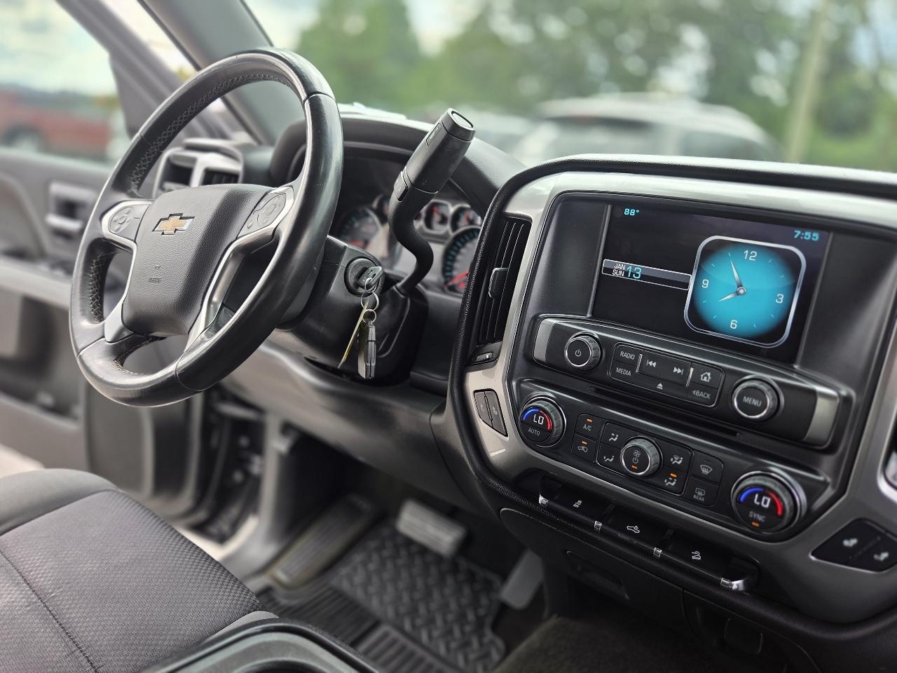 Chevrolet Silverado 1500 4WD Crew Cab 143.5" LT w/2LT 2015
