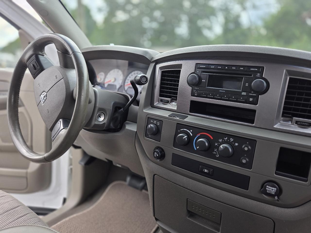 Dodge Ram 1500 4WD Quad Cab 140.5" SLT 2008