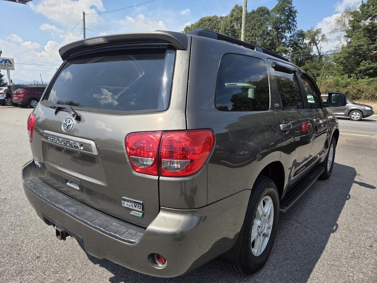 Toyota Sequoia 4WD LV8 6-Spd AT SR5 (Natl) 2010