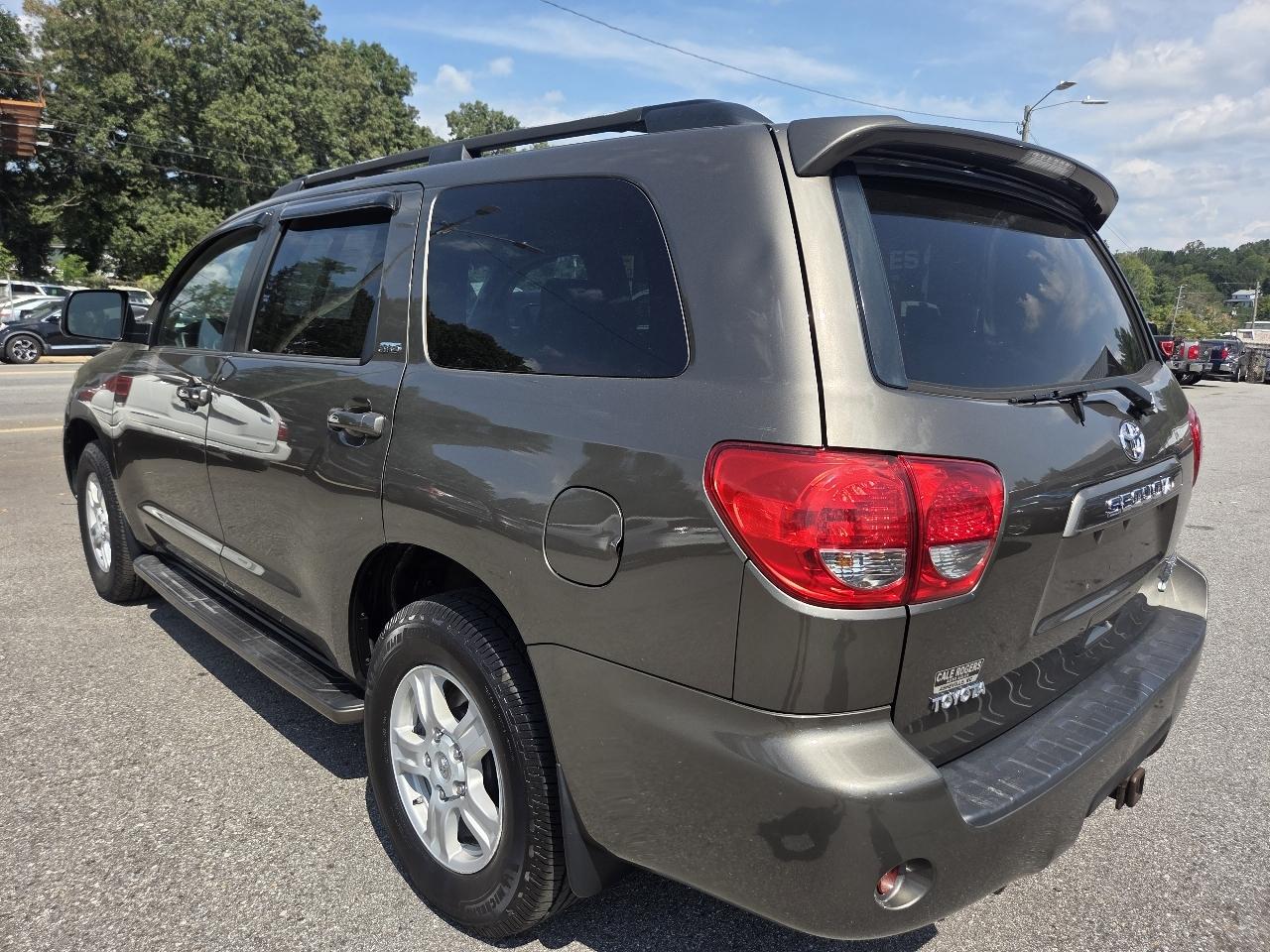 Toyota Sequoia 4WD LV8 6-Spd AT SR5 (Natl) 2010