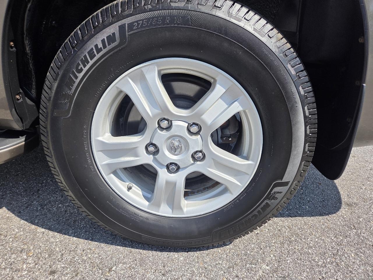 Toyota Sequoia 4WD LV8 6-Spd AT SR5 (Natl) 2010