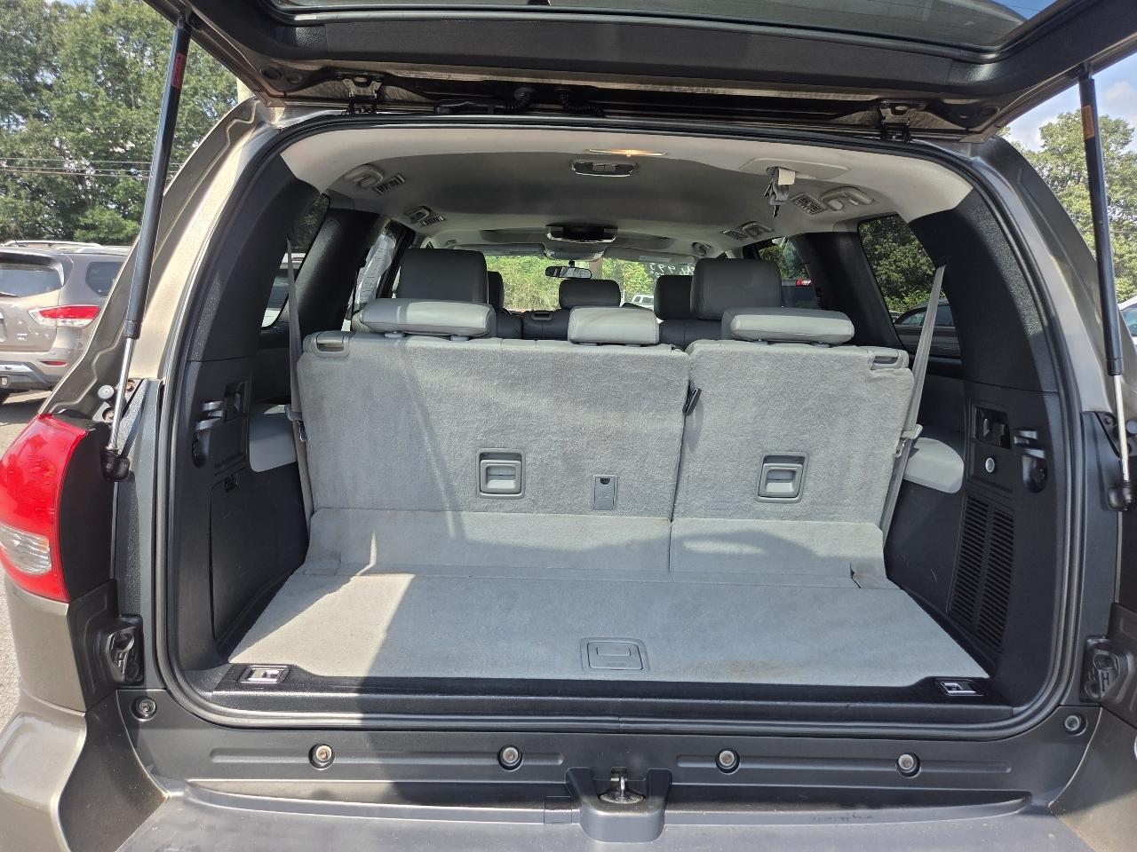 Toyota Sequoia 4WD LV8 6-Spd AT SR5 (Natl) 2010