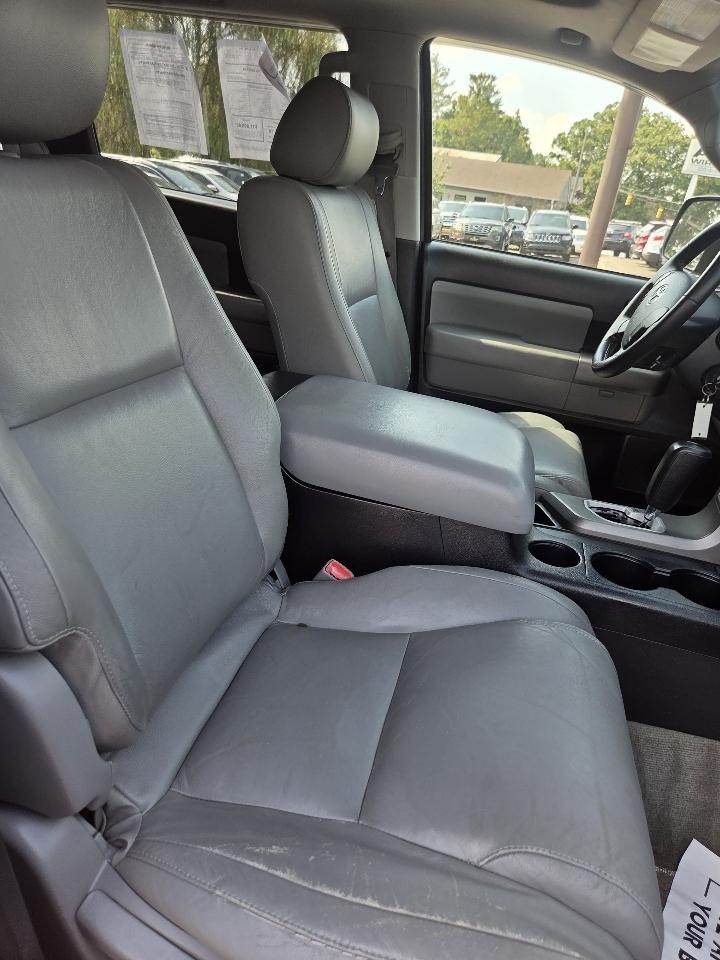 Toyota Sequoia 4WD LV8 6-Spd AT SR5 (Natl) 2010