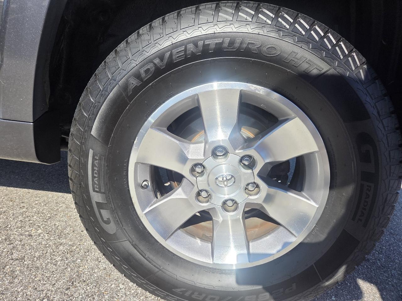 Toyota 4Runner 4WD 4dr V6 Limited (Natl) 2011