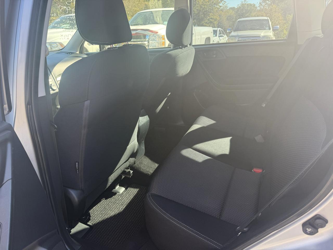 Subaru Forester 4dr CVT 2.5i PZEV 2015