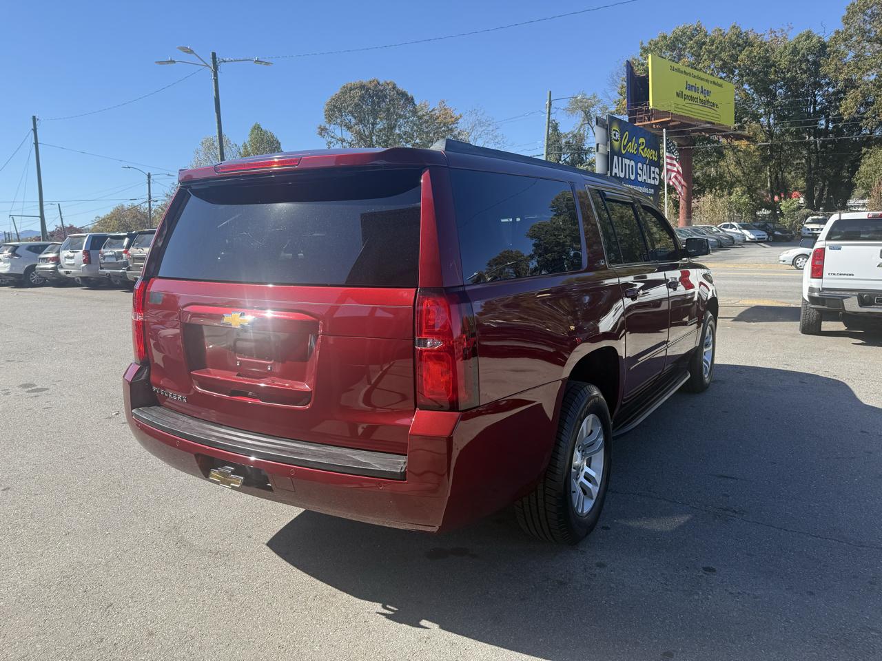 Chevrolet Suburban 4WD 4dr 1500 LT 2017