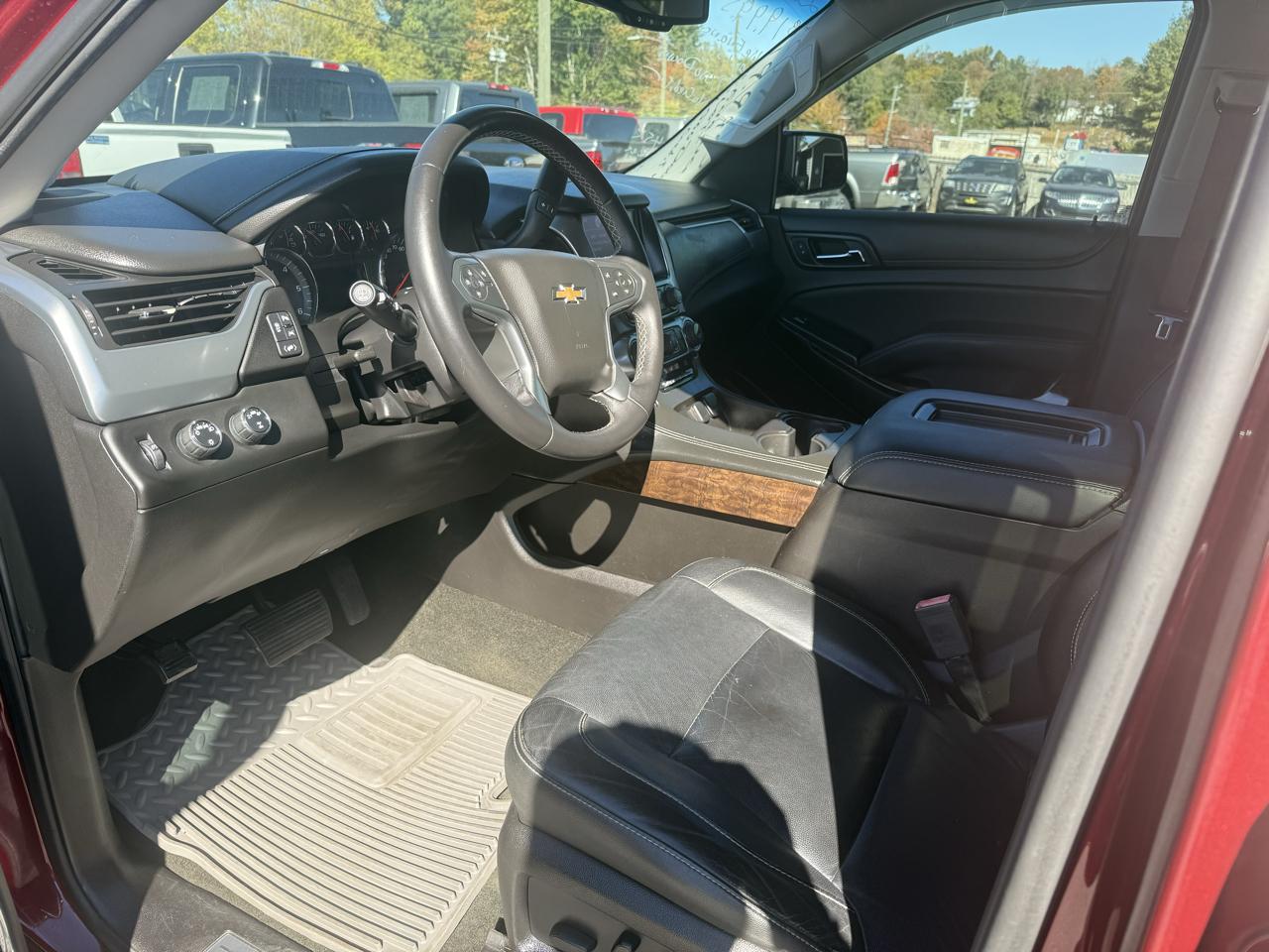 Chevrolet Suburban 4WD 4dr 1500 LT 2017
