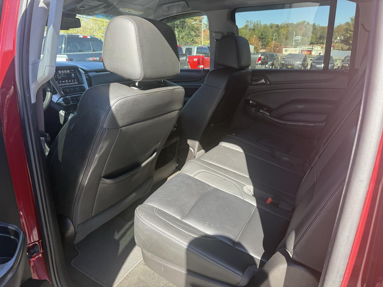 Chevrolet Suburban 4WD 4dr 1500 LT 2017