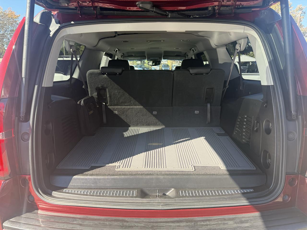 Chevrolet Suburban 4WD 4dr 1500 LT 2017