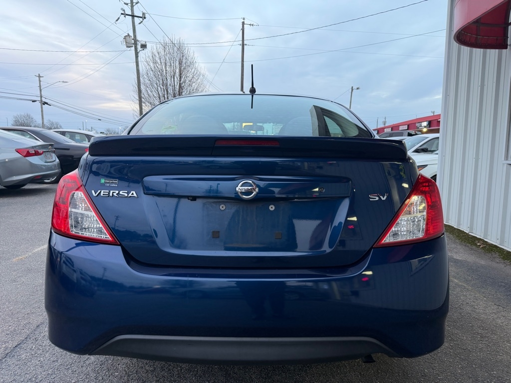 Nissan Versa  2019