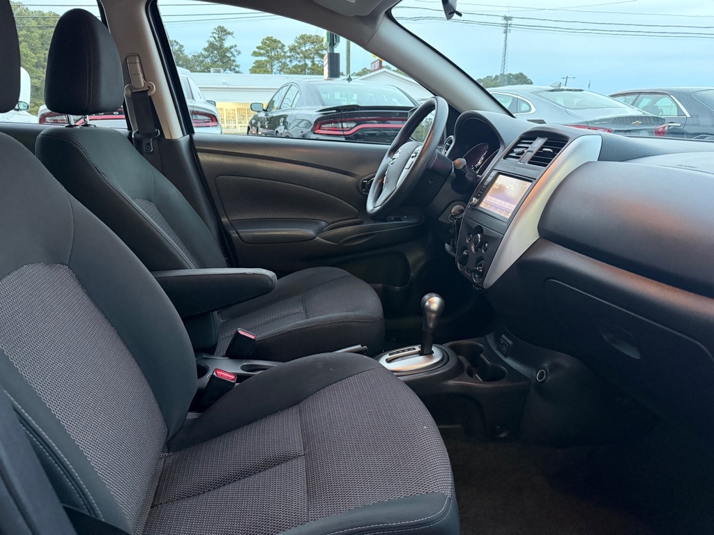 Nissan Versa  2019