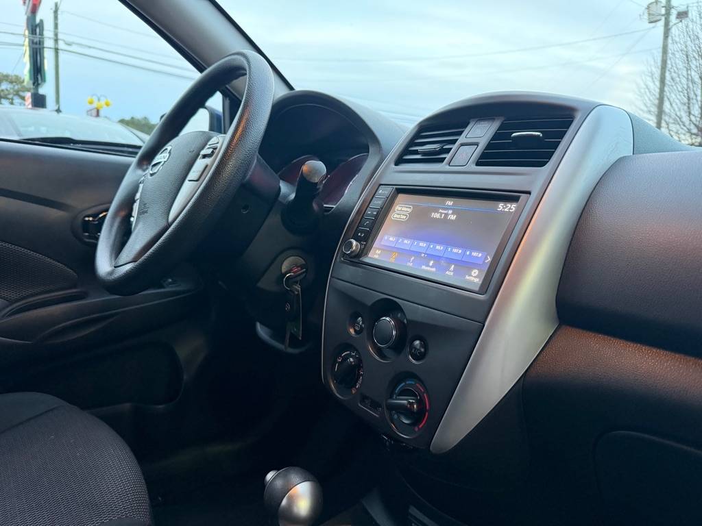 Nissan Versa  2019