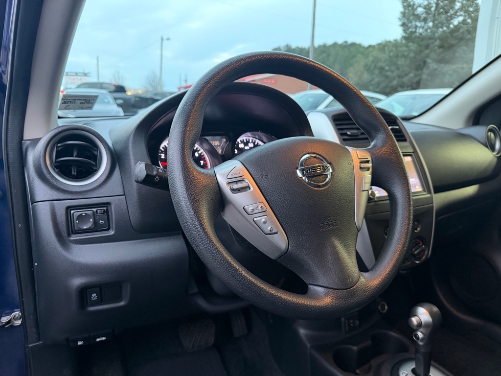 Nissan Versa  2019