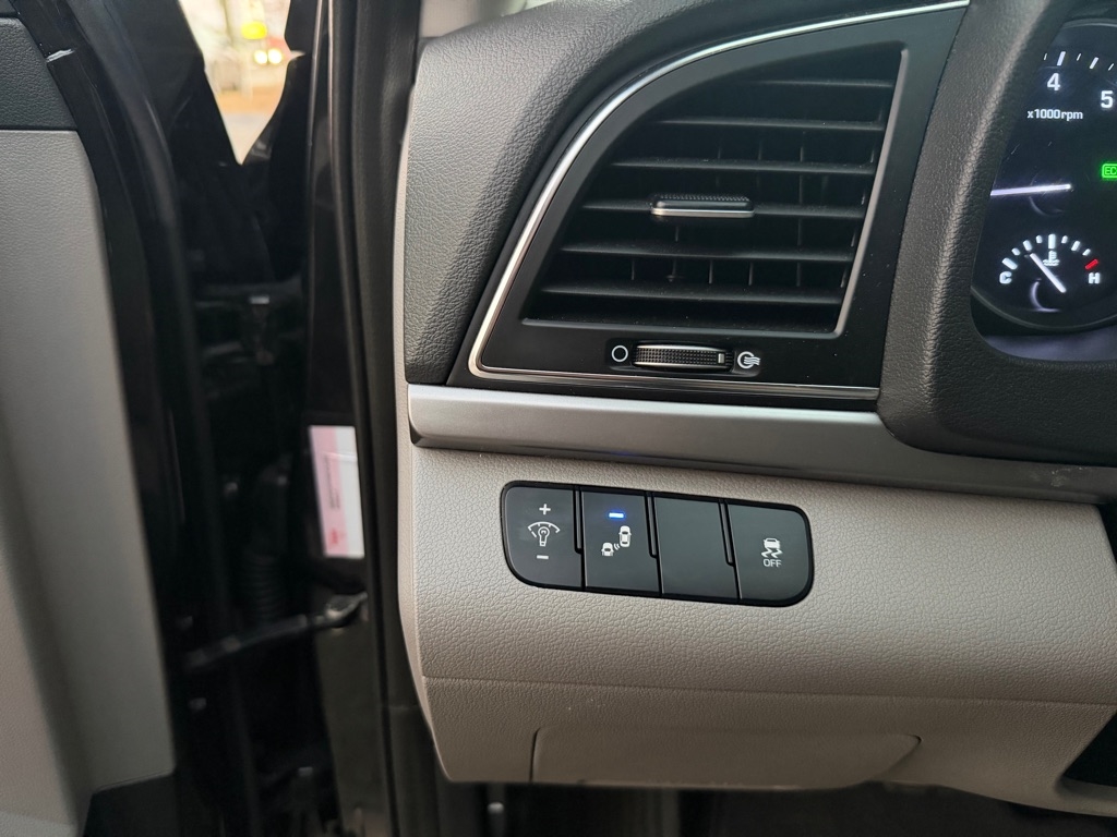 Hyundai Elantra  2017