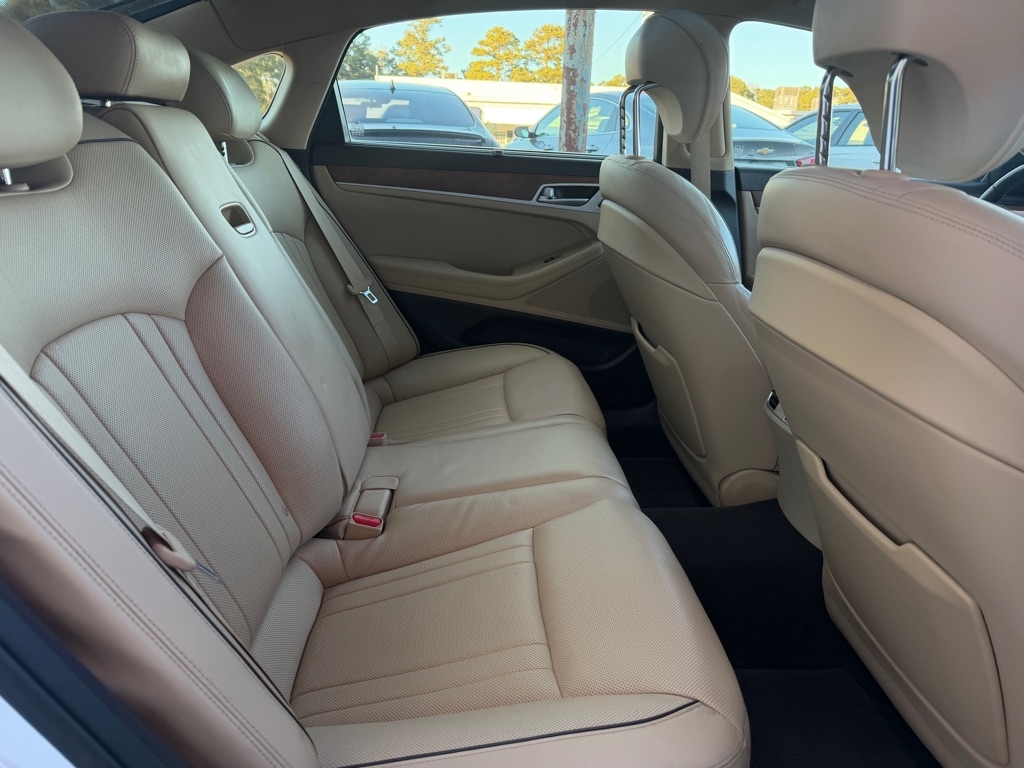 Hyundai Genesis  2015