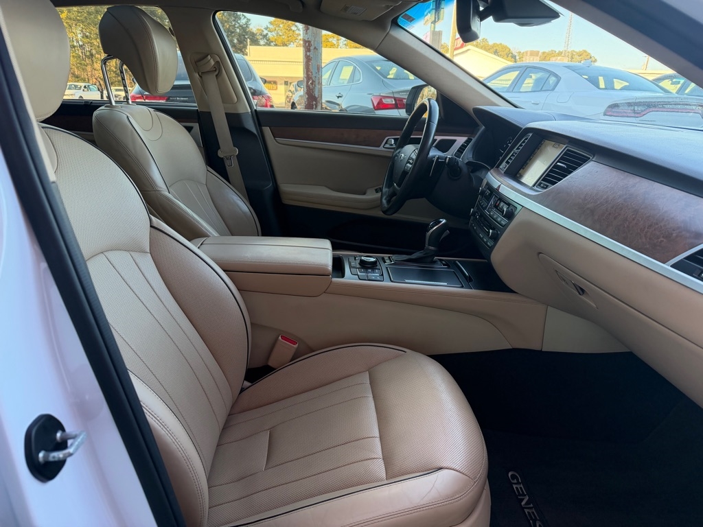 Hyundai Genesis  2015