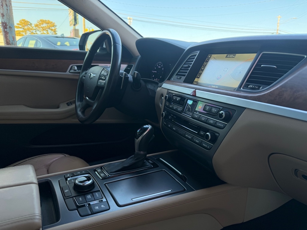 Hyundai Genesis  2015