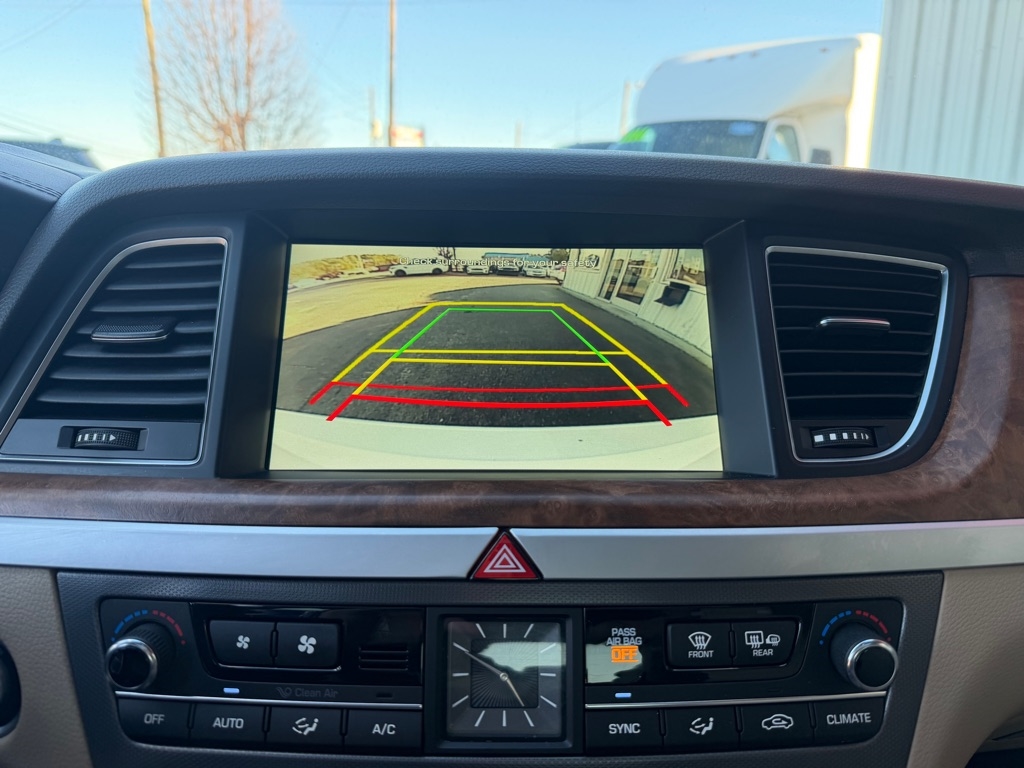 Hyundai Genesis  2015