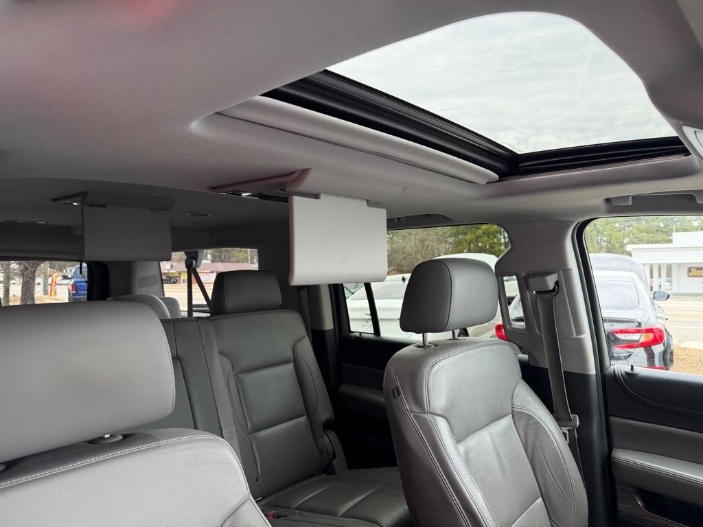 Chevrolet Suburban  2015