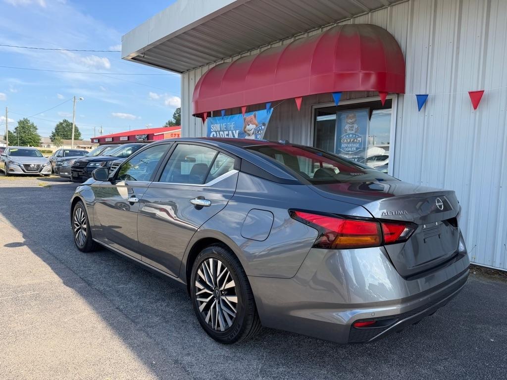 Nissan Altima  2024