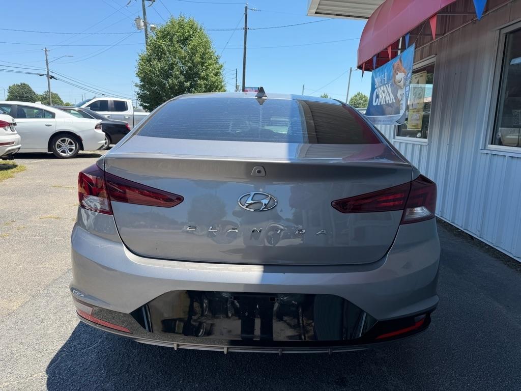 Hyundai Elantra  2020