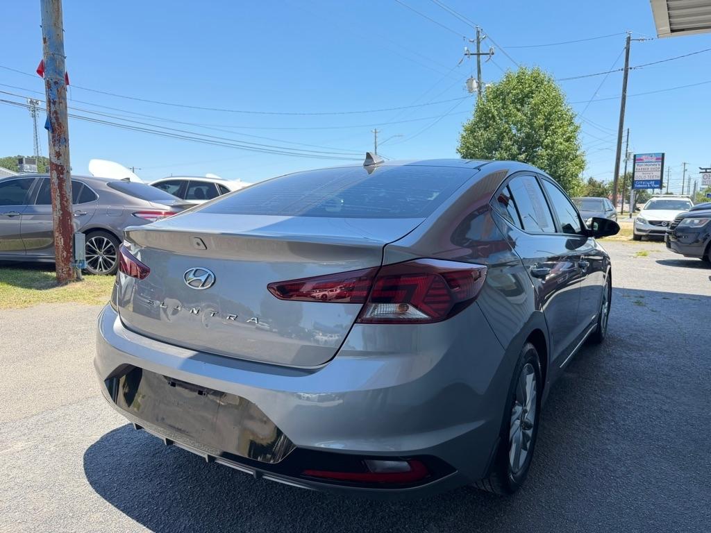 Hyundai Elantra  2020