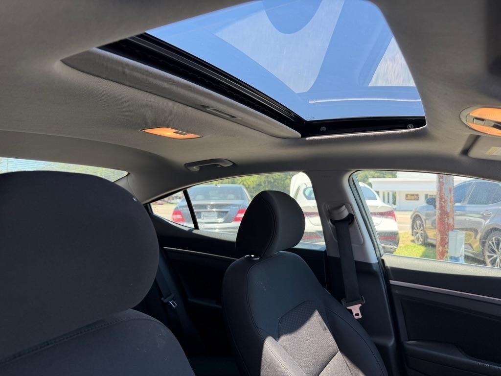 Hyundai Elantra  2020