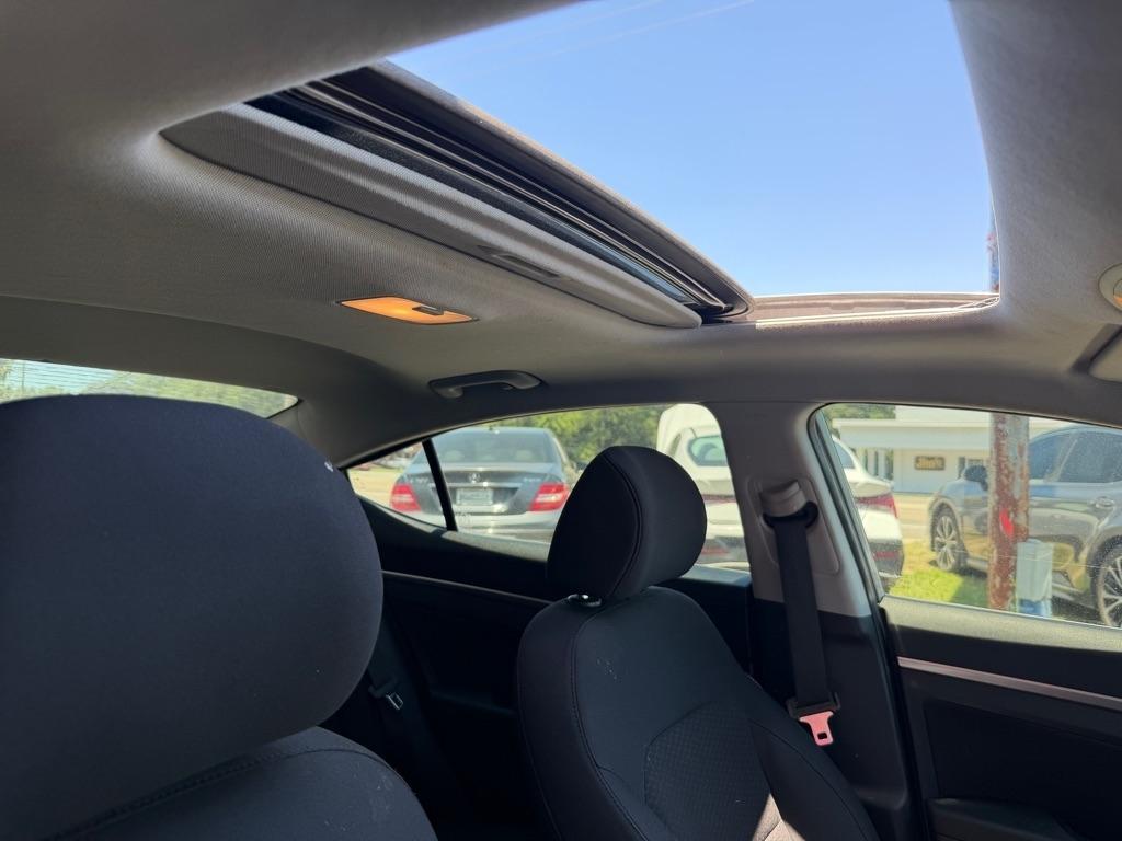 Hyundai Elantra  2020