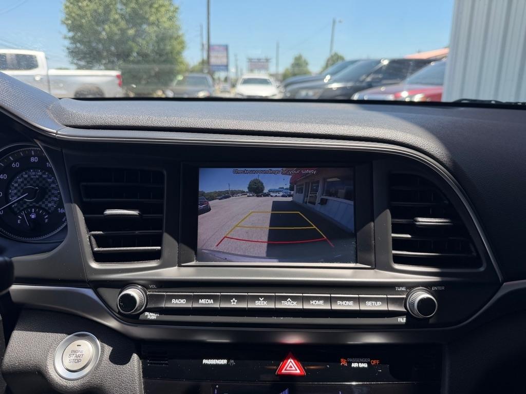 Hyundai Elantra  2020