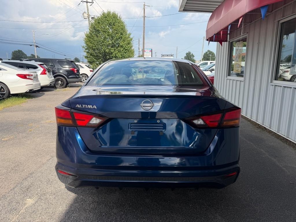 Nissan Altima  2023