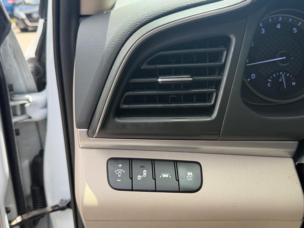 Hyundai Elantra  2019