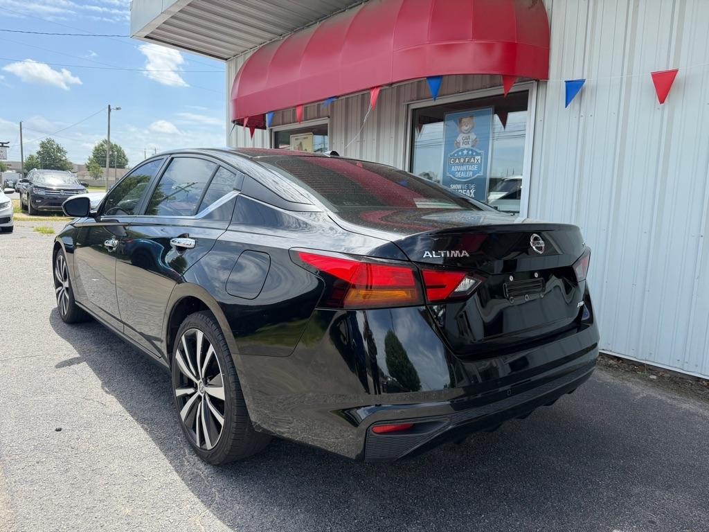 Nissan Altima  2021