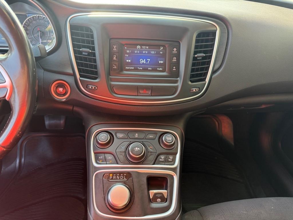Chrysler 200  2015