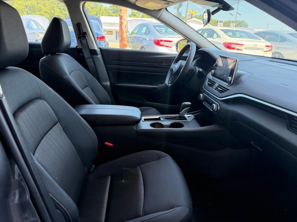 Nissan Altima  2025