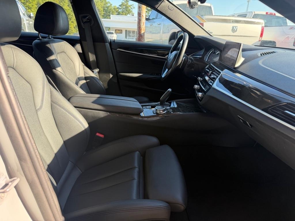 BMW 5-Series  2019
