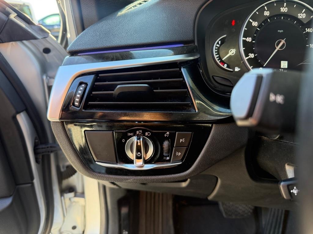 BMW 5-Series  2019