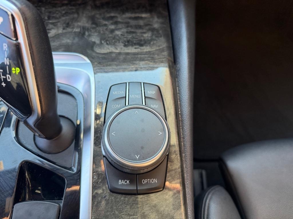 BMW 5-Series  2019