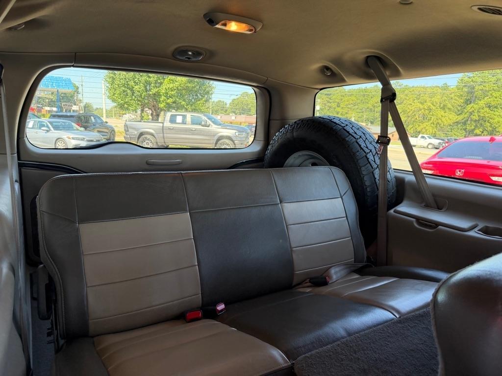 Ford Excursion  2004