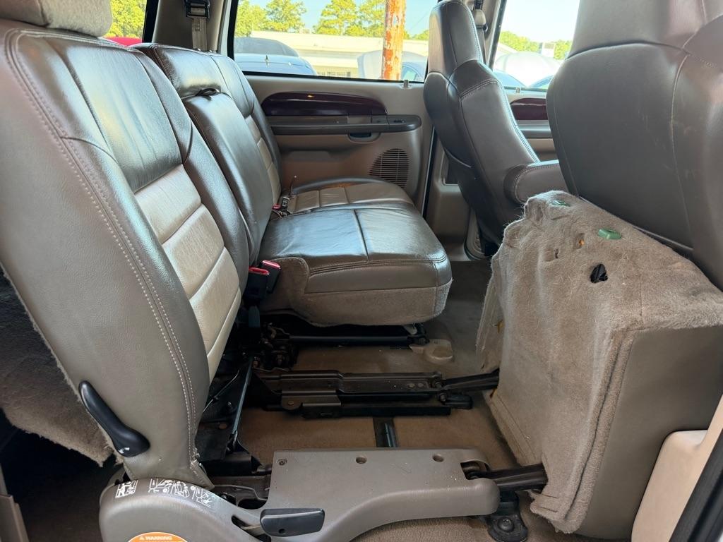 Ford Excursion  2004
