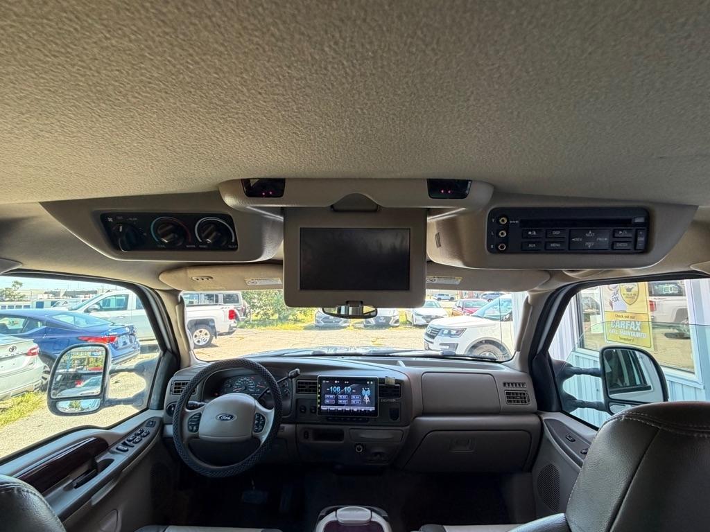 Ford Excursion  2004