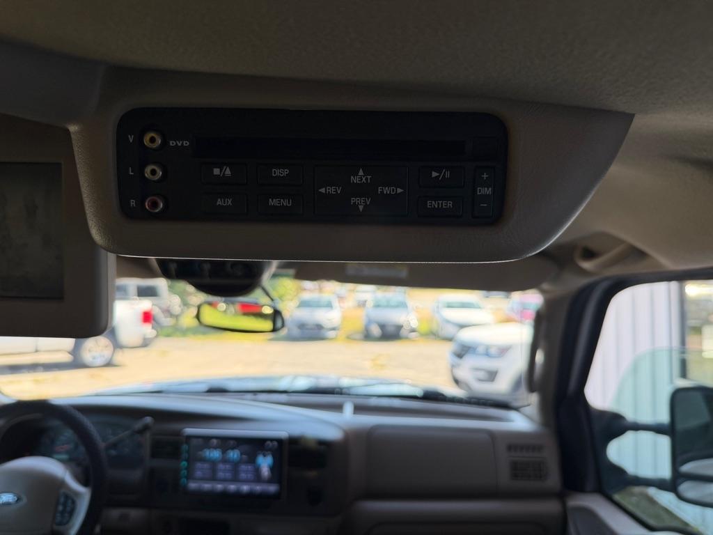 Ford Excursion  2004