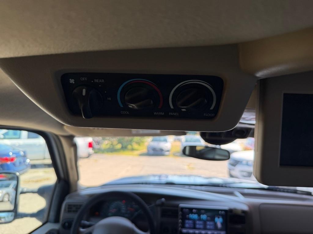 Ford Excursion  2004