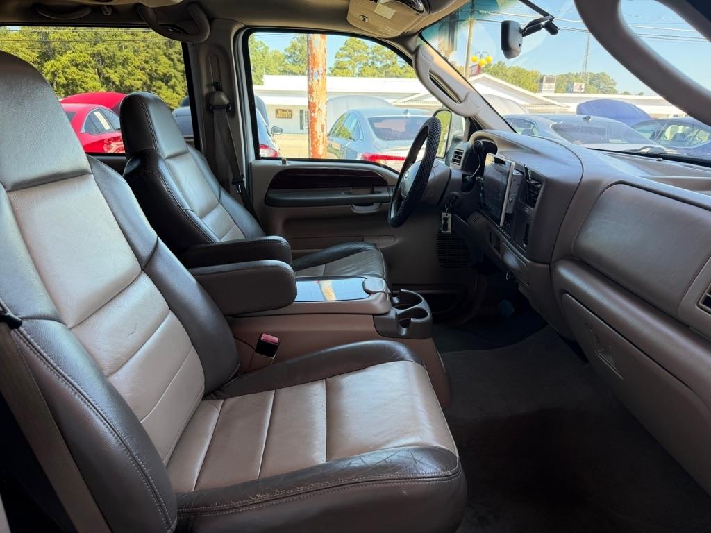 Ford Excursion  2004