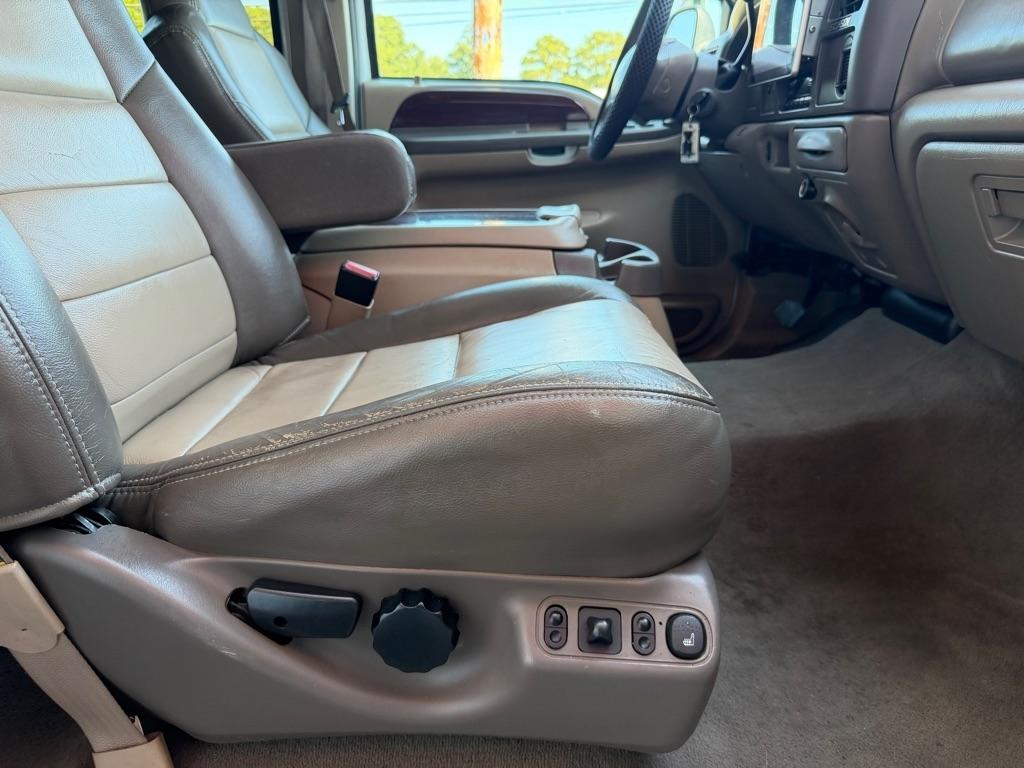 Ford Excursion  2004