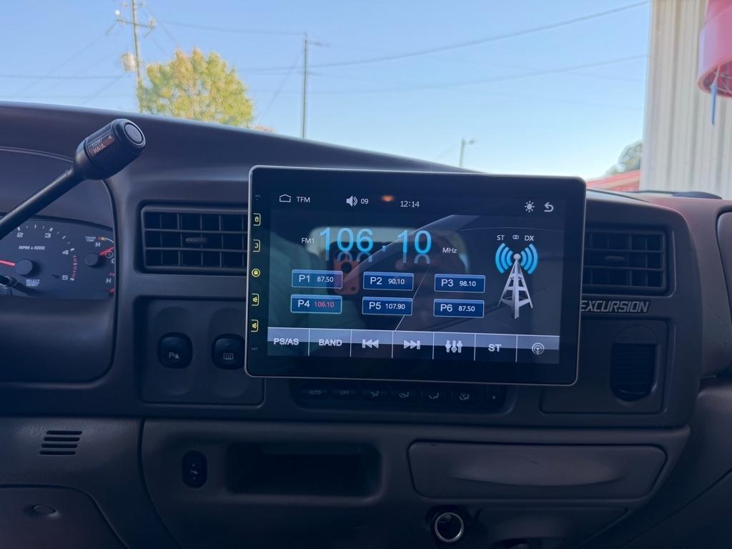 Ford Excursion  2004